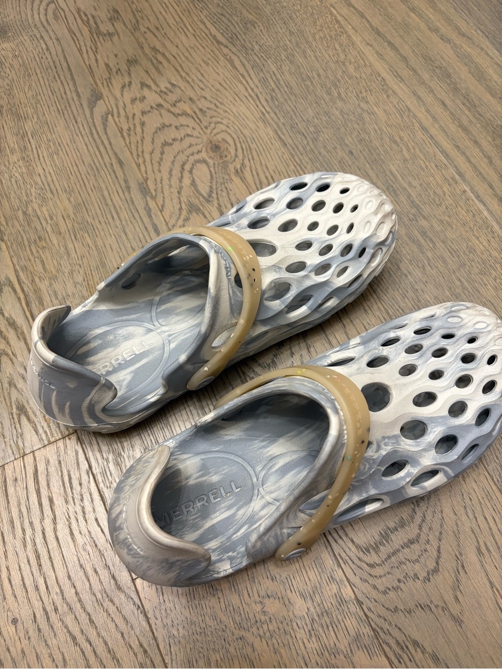 Merrell Gray Marbled Vented Slides with Tan Heel Strap